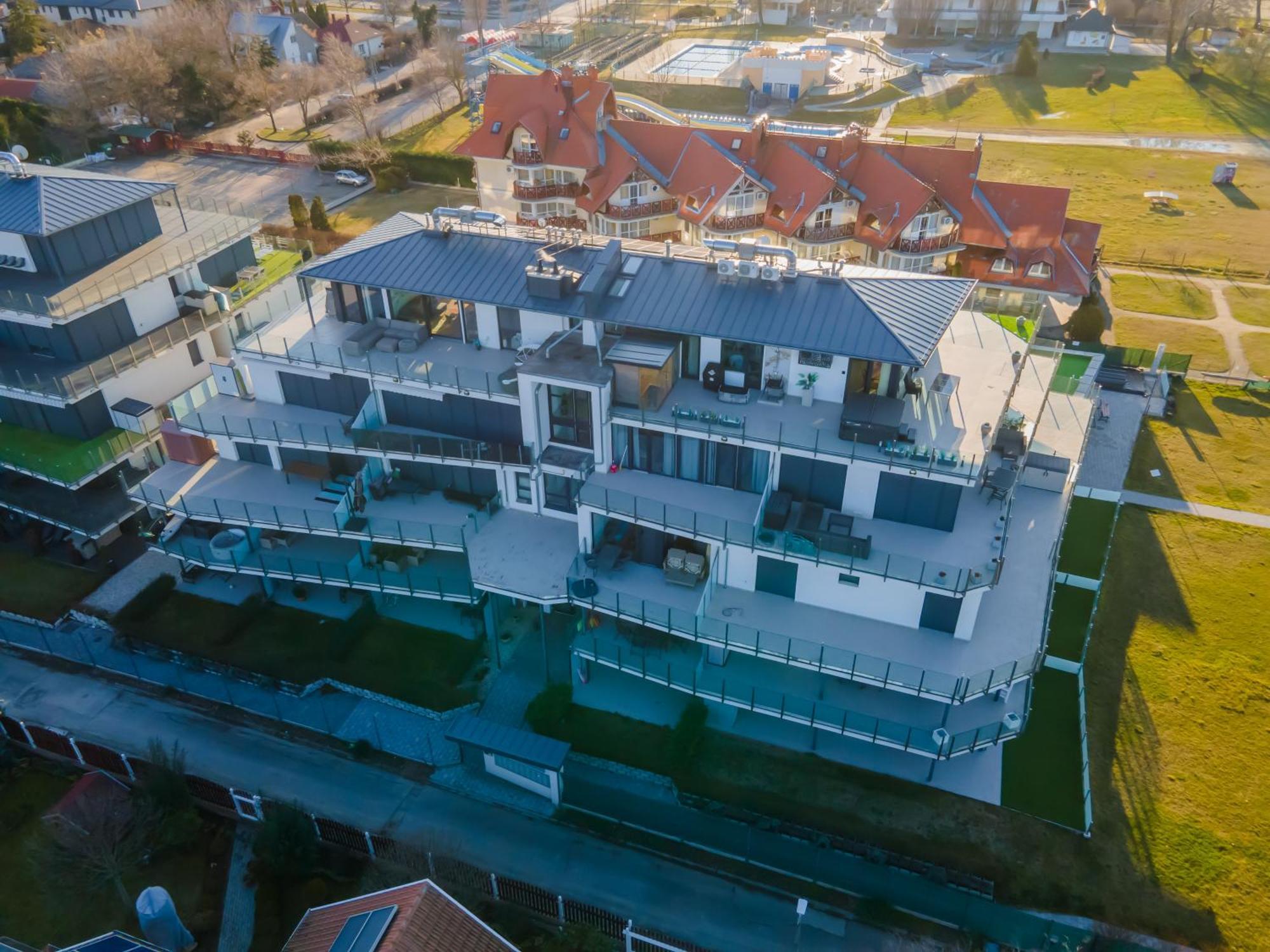 Lellemarine By Bltn Apartmanok Balatonlelle Exterior photo